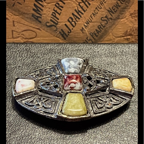 Celtic / Scottish Style Stone Brooch 🌺 Tau Miracle brooch - Picture 1 of 16